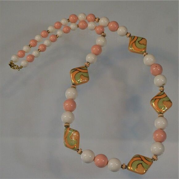 Vintage 70s Japan Beaded Necklace Pink White Green Plastic - Picture 1 of 7